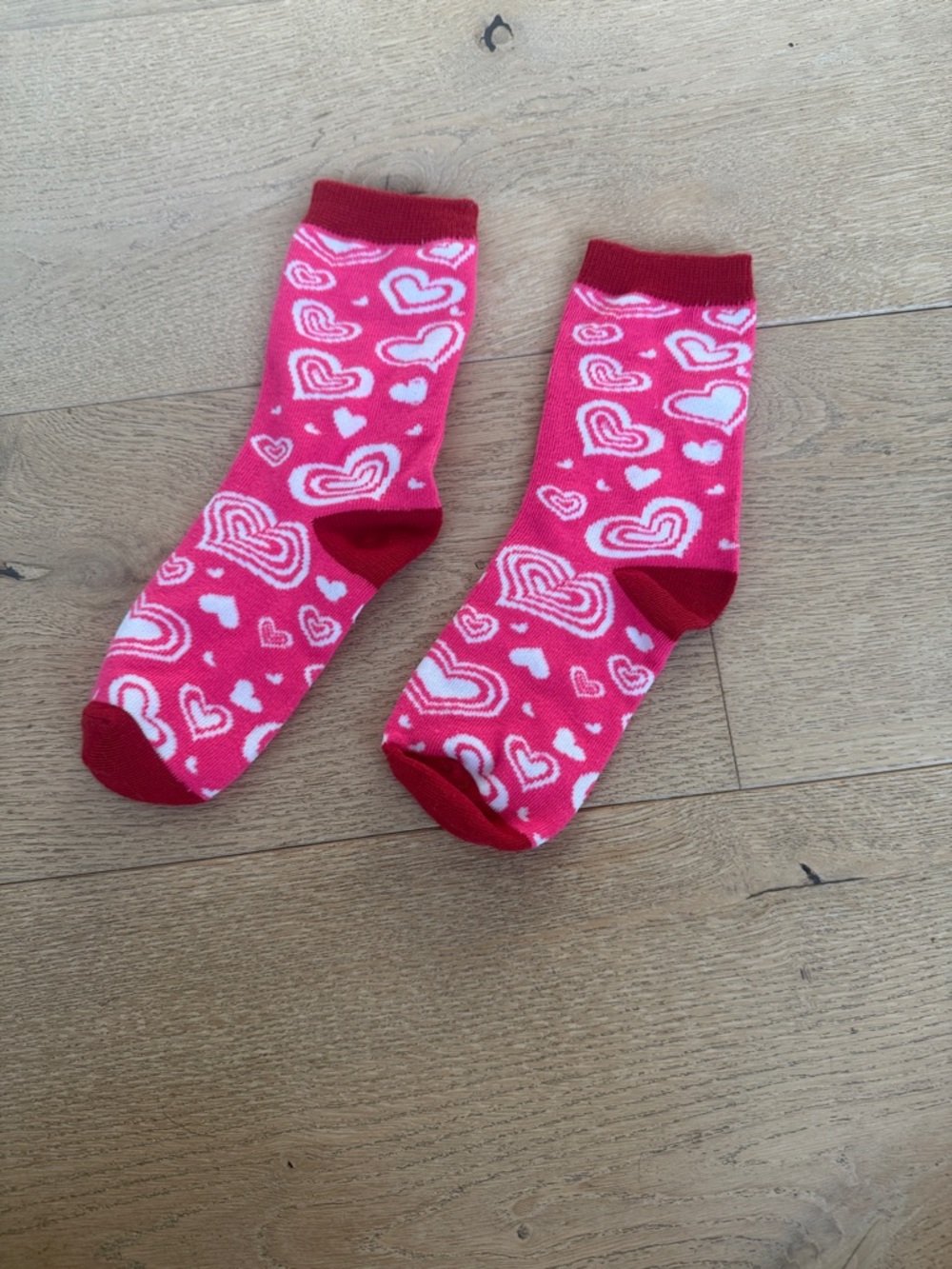 Pink Heart-Pattern Crew Socks - Comfortable Everyday Wear